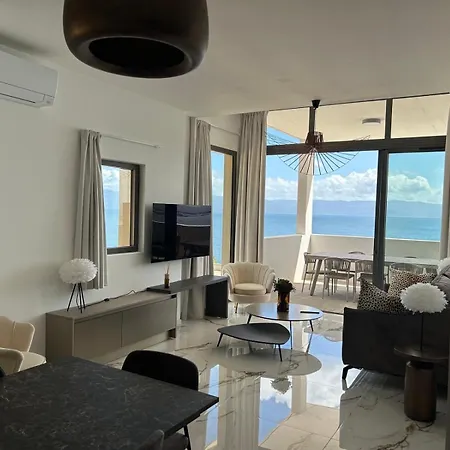 アパート Prestigious 3 Bedroom Waterfront In