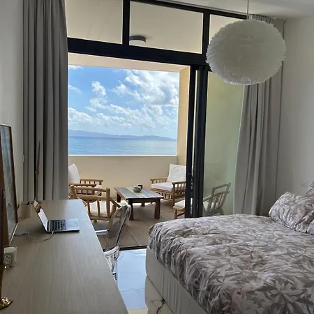 アパート Prestigious 3 Bedroom Waterfront In